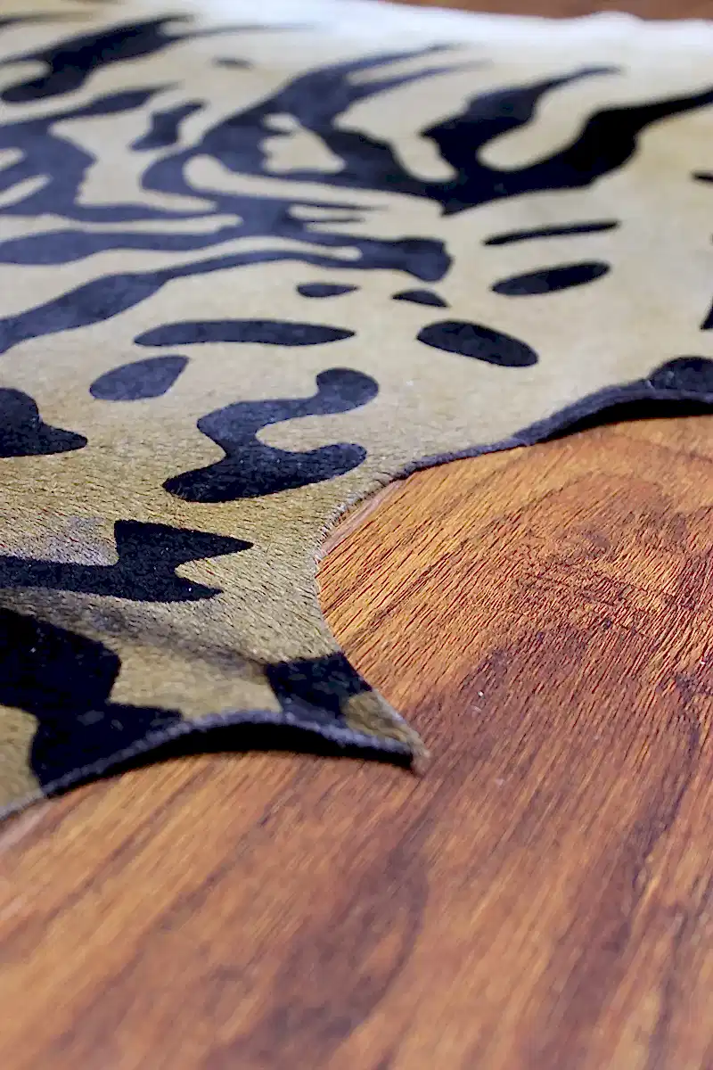 Leopar Desen Holstein Dana Postu