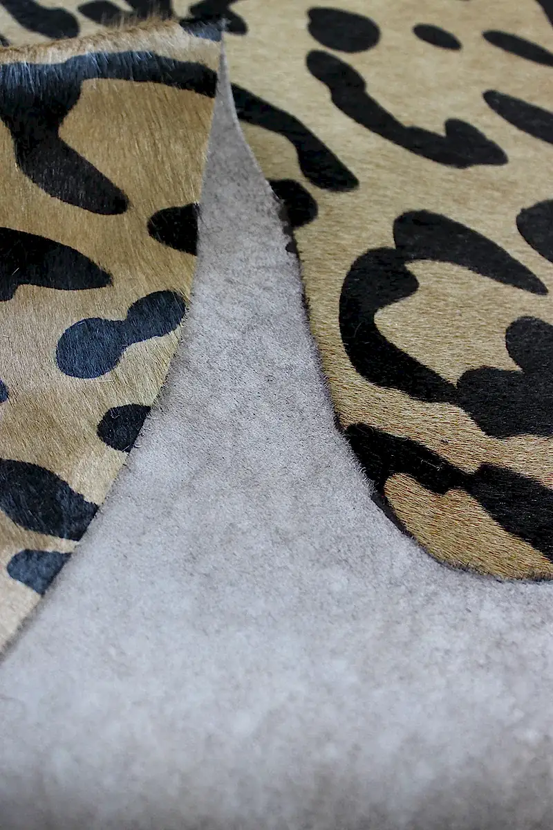 Leopar Desen Holstein Dana Postu