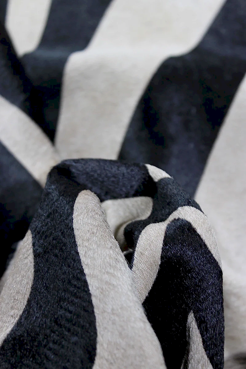 Zebra Desen Holstein Dana Postu