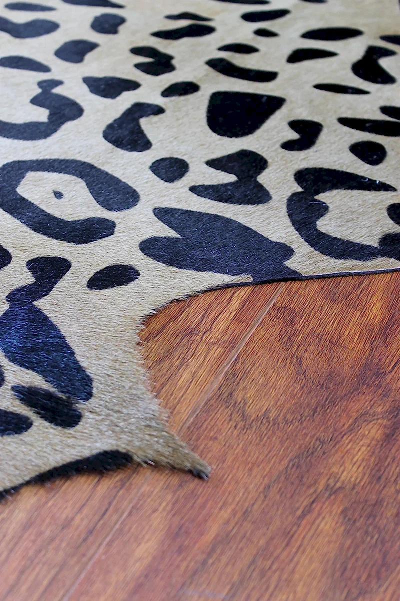 Leopar Desen Holstein Dana Postu