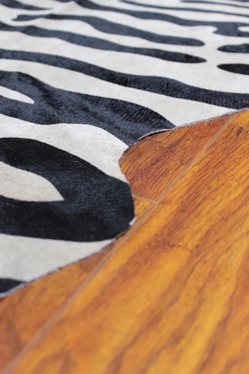 Zebra Desen Holstein Dana Postu