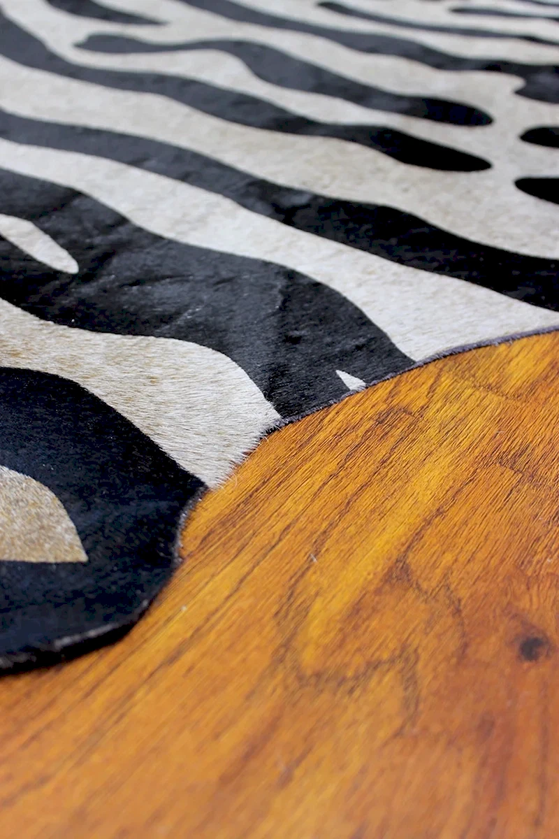 Zebra Desen Holstein Dana Postu