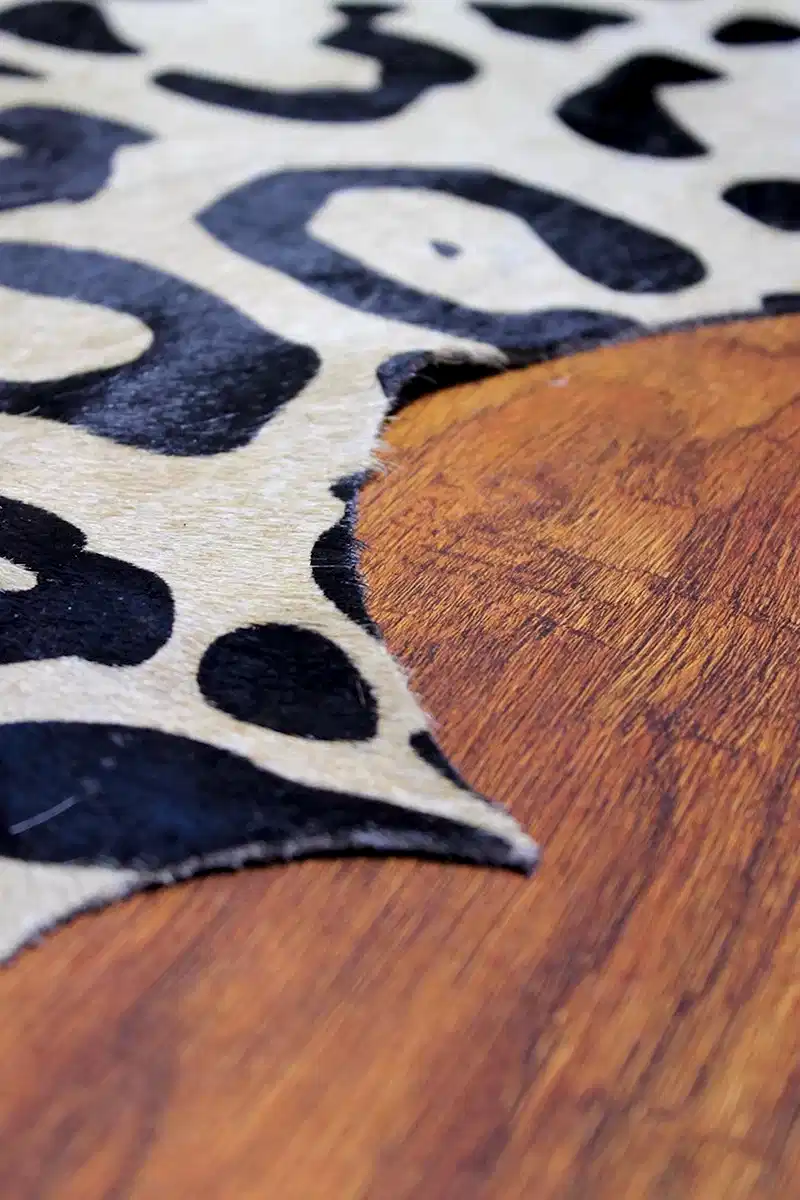 Leopar Desen Holstein Dana Postu