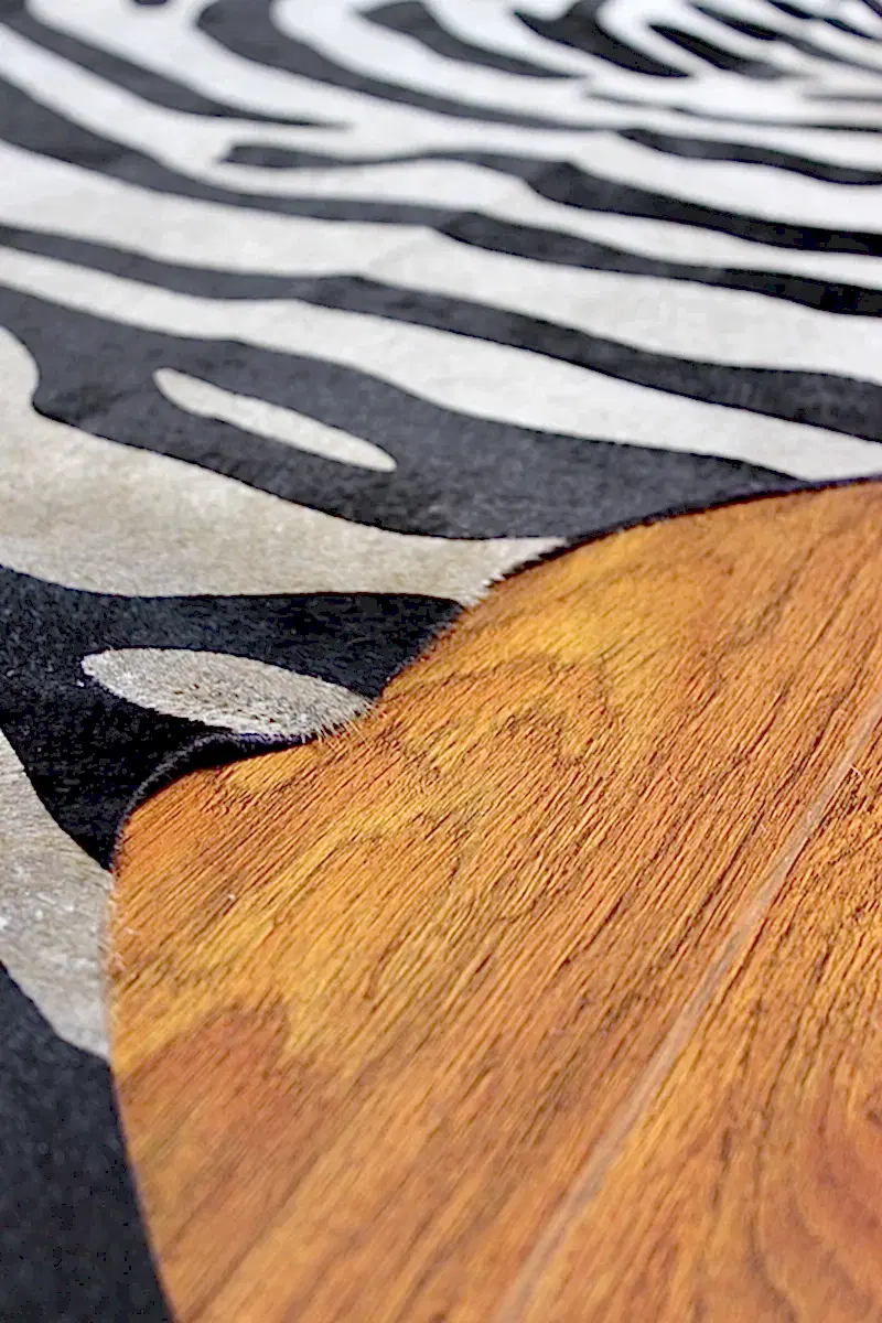 Zebra Desen Holstein Dana Postu