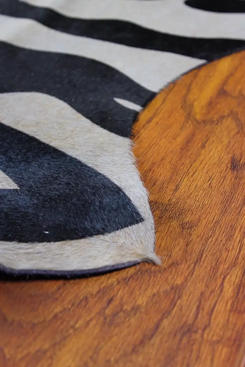 Zebra Desen Holstein Dana Postu