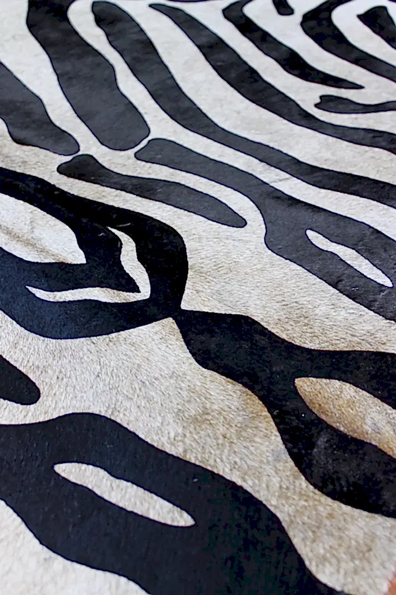 Zebra Desen Holstein Dana Postu